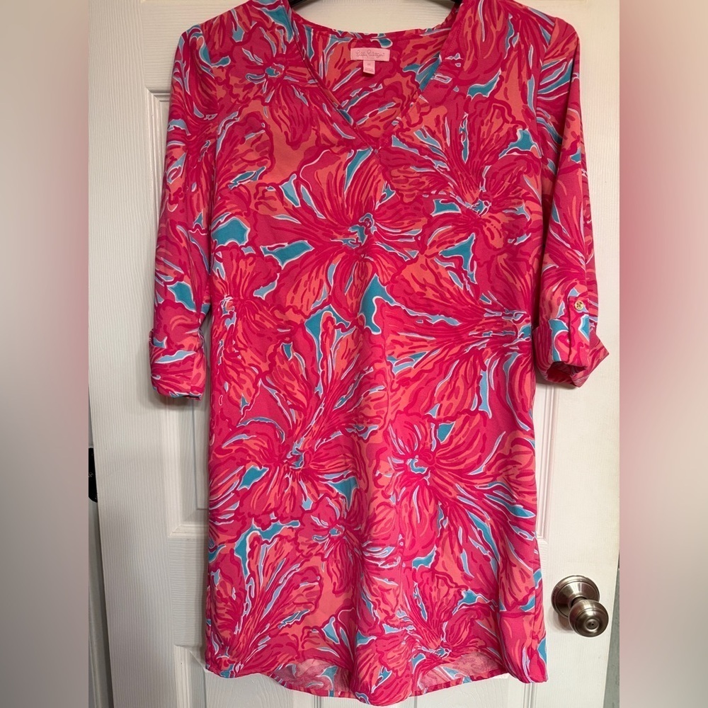 Lilly Pulitzer Pink and Blue Tunic Dress with Graphic Design gold buttons